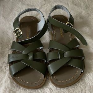 NWOB Girls Salt Water Sandals Green size 3